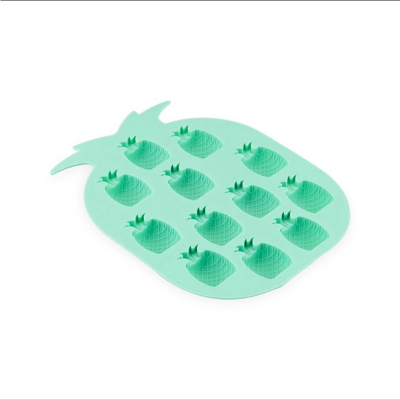 NWT Silicone Mold Pineapple Ice Cube Tray Shapes- Makes 12 Pineapple Ice Cubes - Picture 2 of 2